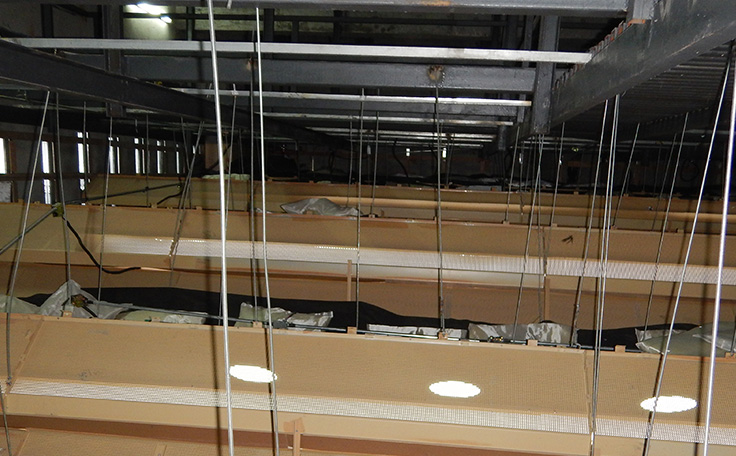 通用舞臺承建藍(lán)騎士水運(yùn)動中心演藝舞臺機(jī)械、燈光及舞臺幕布建設(shè)