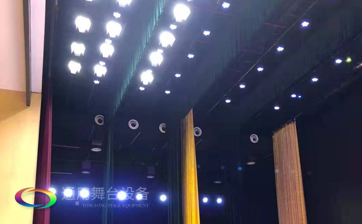 面光、耳光、側(cè)光、頂光等等舞臺(tái)燈光幾個(gè)常用光位介紹