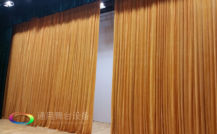大幕類型、開啟方式！泰州舞臺大幕廠家——通用舞臺幕布，主要用于演出開始、結束的舞臺啟閉,有時也用作場幕使用