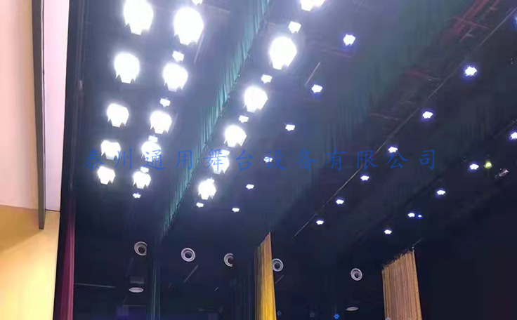 舞臺(tái)機(jī)械核心——舞臺(tái)吊桿機(jī)械設(shè)備！采用蝸輪蝸桿減速系統(tǒng)，磨擦系數(shù)小，傳動(dòng)效率高！