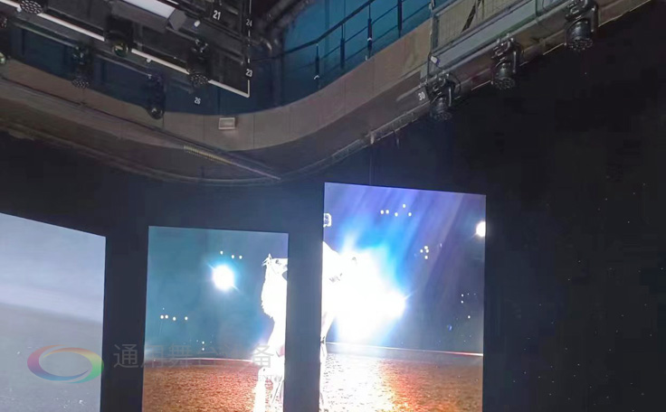 通用舞臺阻燃幕布為曲靖電視臺演播廳提供從系統(tǒng)設計、設備成套、安裝施工、系統(tǒng)調(diào)試及技術(shù)支持一體化服務