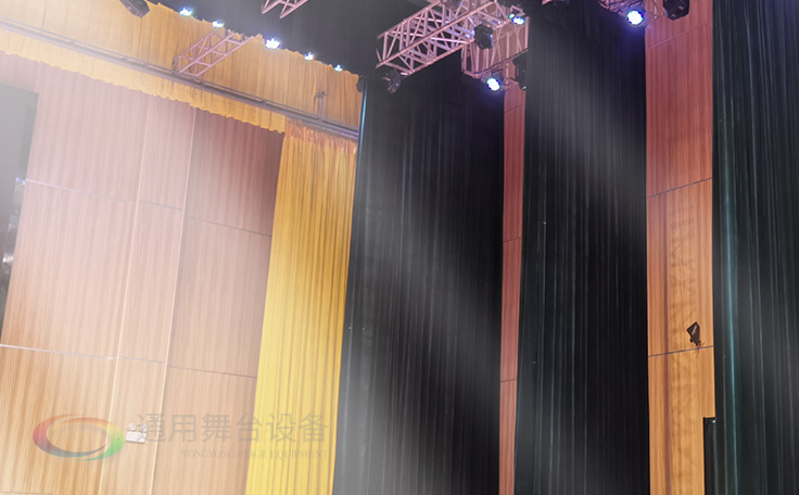 舞臺(tái)阻燃幕布技術(shù)升級(jí)，安全與創(chuàng)新并重