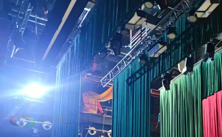 戴南文化藝術中心舞臺機械 舞臺吊桿 舞臺阻燃幕布項目 助力本地文化演出升級，為觀眾帶來更優質的視聽體驗！